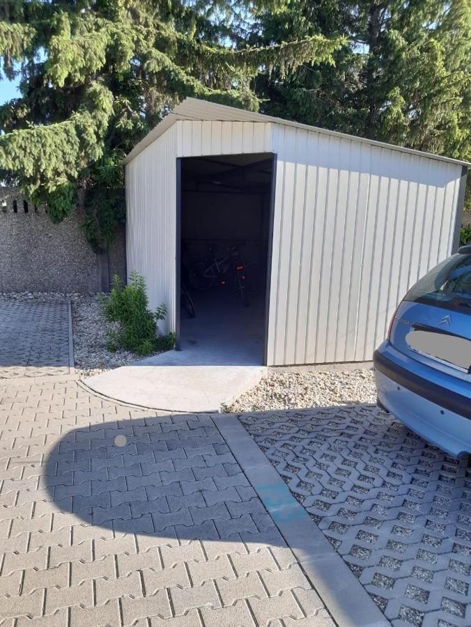 Swiss Apartment Mosonmagyaróvár Buitenkant foto