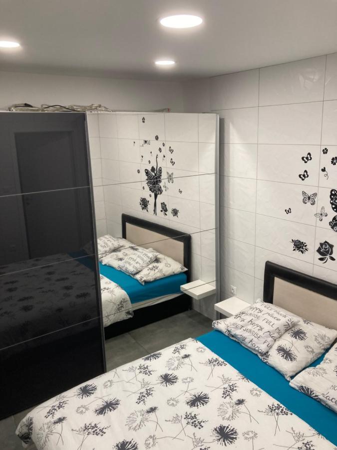 Swiss Apartment Mosonmagyaróvár Buitenkant foto