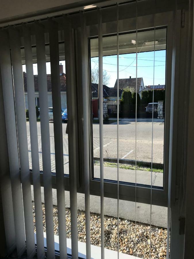 Swiss Apartment Mosonmagyaróvár Buitenkant foto