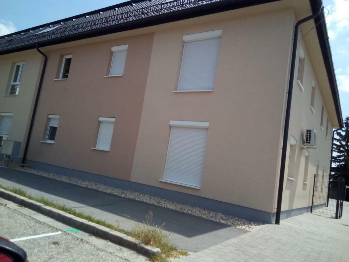 Swiss Apartment Mosonmagyaróvár Buitenkant foto